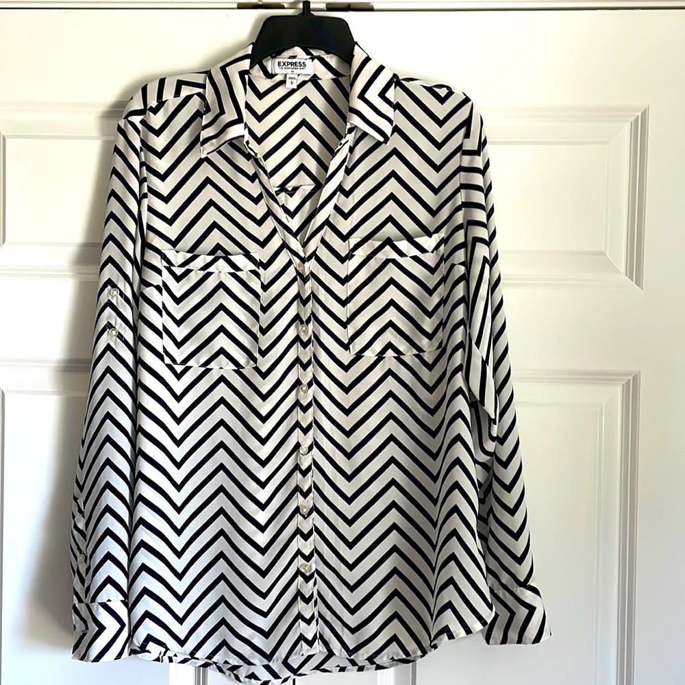 Express Chevron Black n White Blouse Sz L